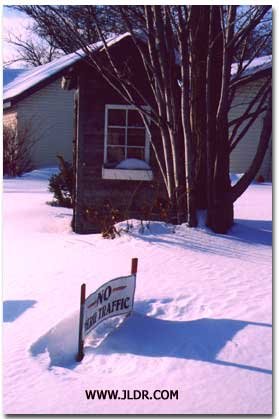 No Through Traffic near this Outhouse
